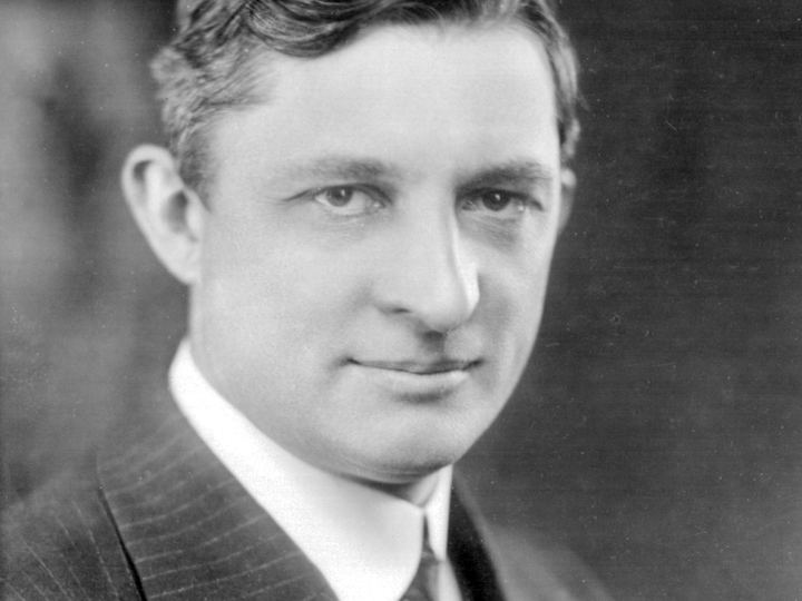 Black and white portrait of engineer Willis Carrier in a suit, 1915